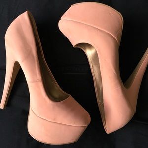 peach 🍑 heels 👠
